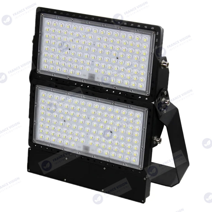 Projecteur LED filaire CCT - Série CITY PLUS ULTRA V2 - Puissance ajustable 300 / 450 / 600 Watts - Jusqu'à 102 000 Lumens - 170 Lumens/Watt - Angle 150*80° - IP66 - IK08 - 52 x 45 x 7 cm - Support ajustable 270° - Câble 50cm - Garantie 5 ans