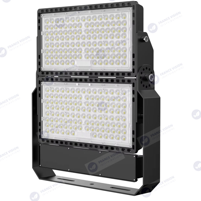 Projecteur LED filaire CCT - Série CITY PLUS ULTRA V2 - Puissance ajustable 300 / 450 / 600 Watts - Jusqu'à 102 000 Lumens - 170 Lumens/Watt - Angle 150*80° - IP66 - IK08 - 52 x 45 x 7 cm - Support ajustable 270° - Câble 50cm - Garantie 5 ans