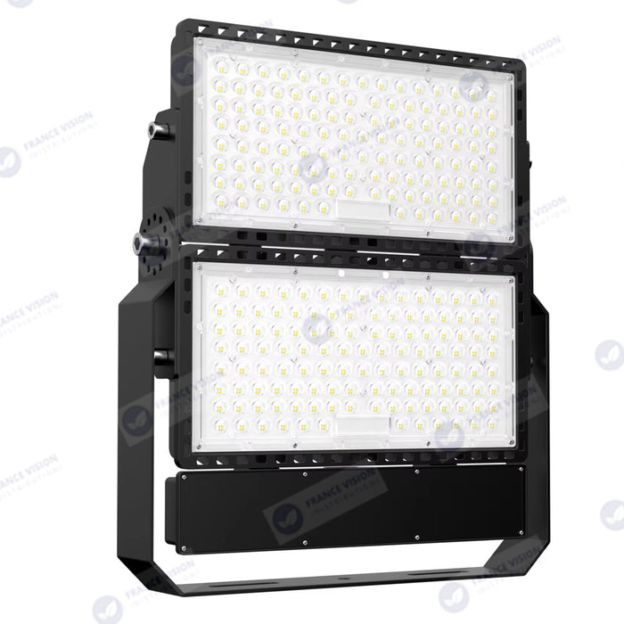 Projecteur LED filaire CCT - Série CITY PLUS ULTRA V2 - Puissance ajustable 300 / 450 / 600 Watts - Jusqu'à 102 000 Lumens - 170 Lumens/Watt - Angle 150*80° - IP66 - IK08 - 52 x 45 x 7 cm - Support ajustable 270° - Câble 50cm - Garantie 5 ans